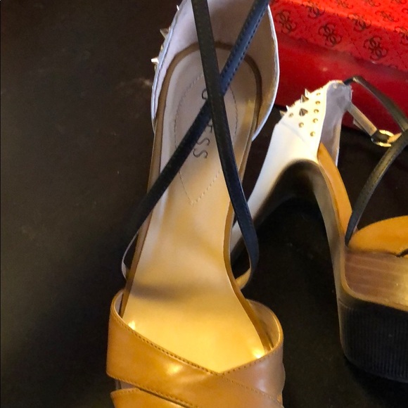 Guess Langston tan, white, black with a surprise - Picture 5 of 8